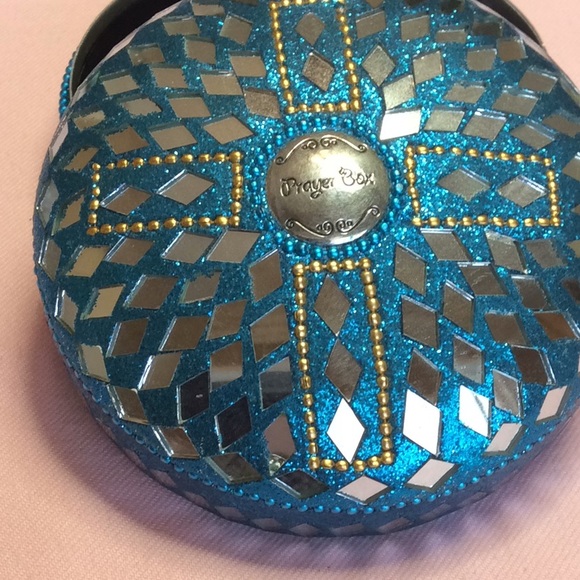 FINAL SALE PRICE Pretty Box Decorated with Diamond Mirrors - Picture 4 of 6